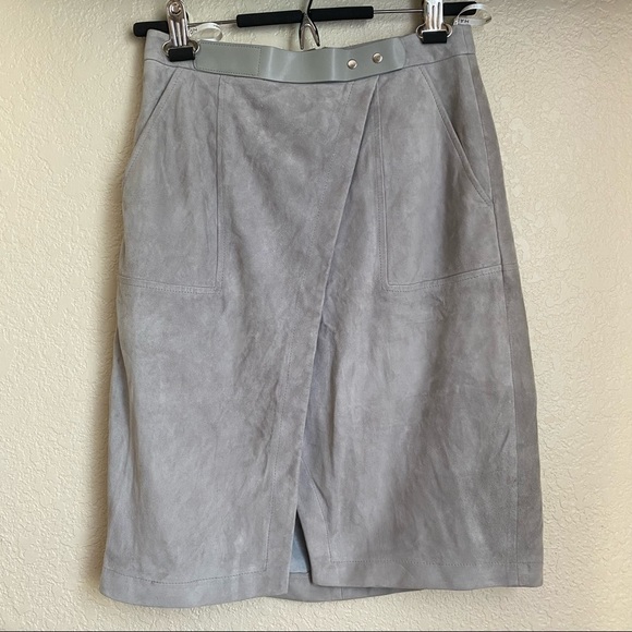 Genuine Lamb Suede Wrap‎ Skirt

HALSTON HERITAGE - Picture 3 of 8
